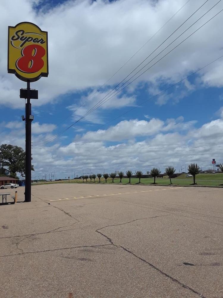 Super 8 By Wyndham Mt. Pleasant Tx Hotel Mount Pleasant Exterior photo